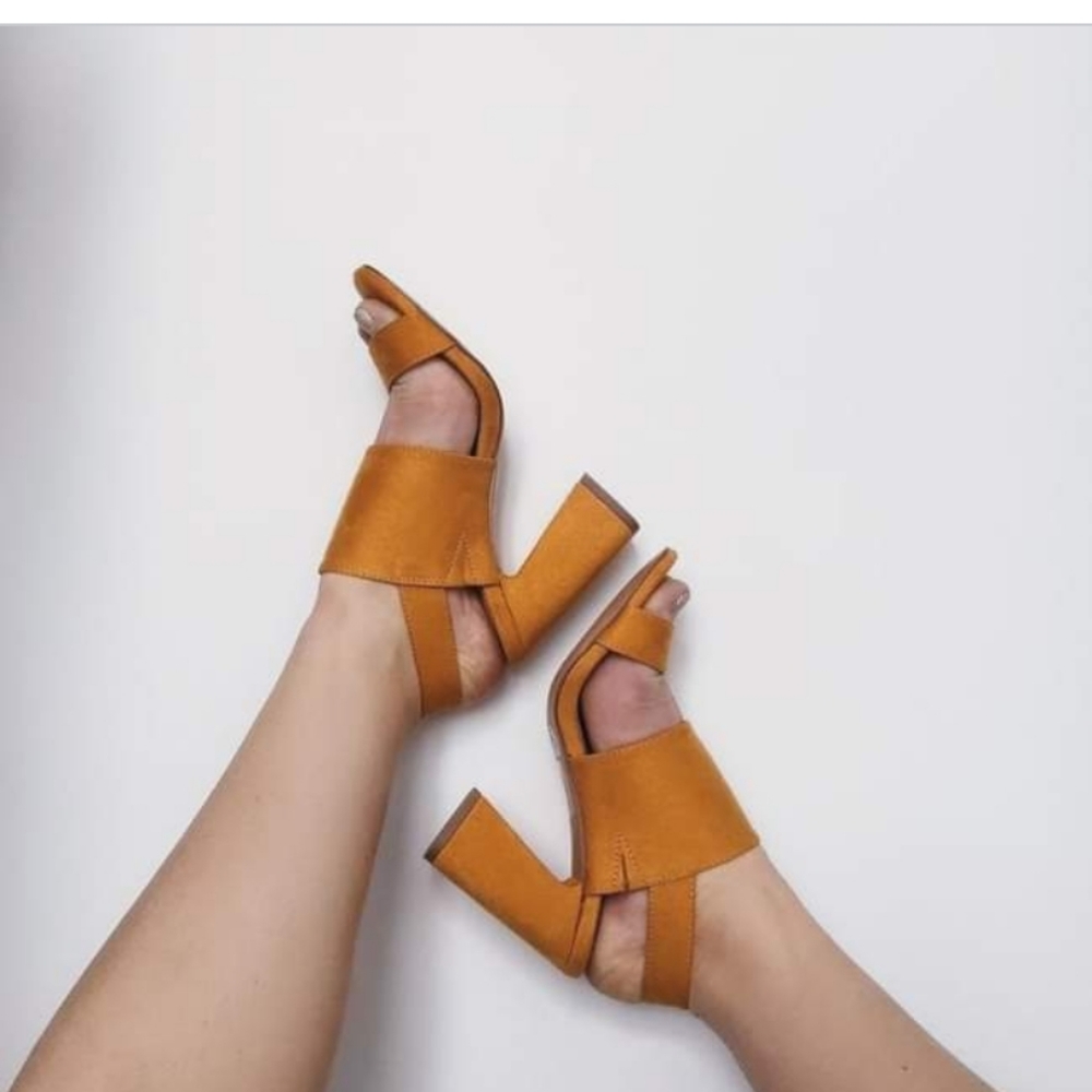2/10 Call it spring sandals